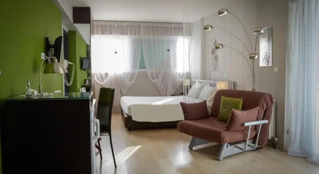 Номер Superior Athens Habitat