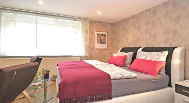 Ferienwohnung Christina in Friedrichroda, Book Hotel Hoteller i Friedrichroda med parkering, Parkering