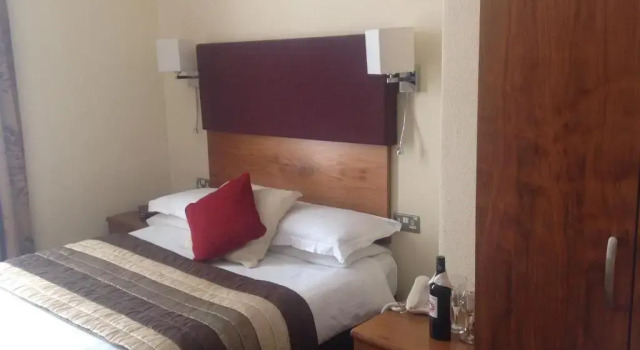 Homesly The George Hotel