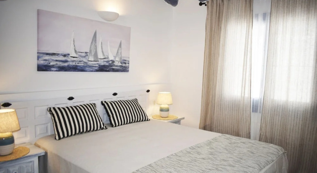 Ch3400 in Denia With 3 Bedrooms and 2 Bathrooms, Забронировать Вилла Коттеджи Дения, рядом с Punta del Raset, Коттедж