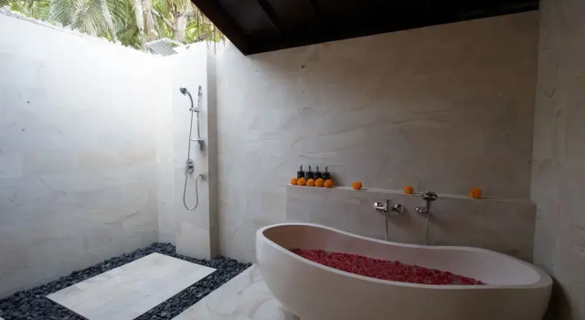 Вилла Deluxe 3 BR luxury beachfront with private pool