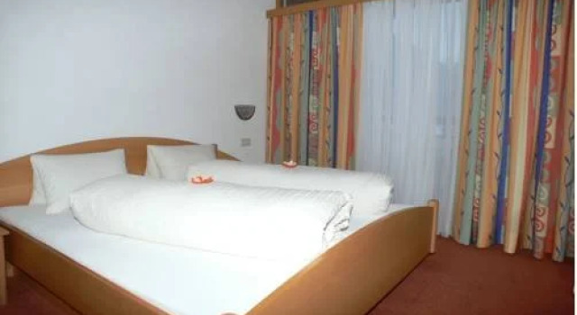 Apart Birgit, Rezerwuj Hotel Hotele w Pfunds z parkingiem, Parking