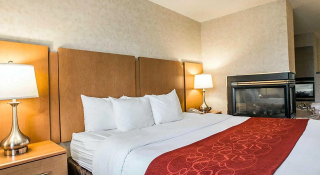 Номер Standard Comfort Suites Hanes Mall