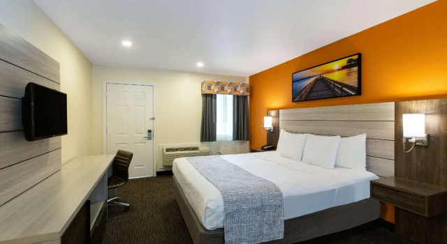 Номер Deluxe Days Inn by Wyndham Monterey-Fishermans Wharf Aquarium