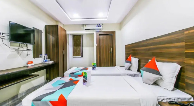 Номер Deluxe FabHotel Srujana Inn