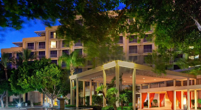 Кровать в общем номере Sheraton Crescent Hotel
