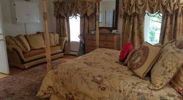 Hartwell House Inn, Забронировать Отель «постель и завтрак» Оганквит штат Мэн, рядом с Театр в Оганквите