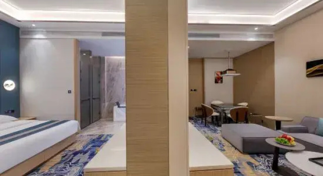Люкс Deluxe Zhangye Xinshengyue International Hotel (Zhangye West High-speed Railway Station)