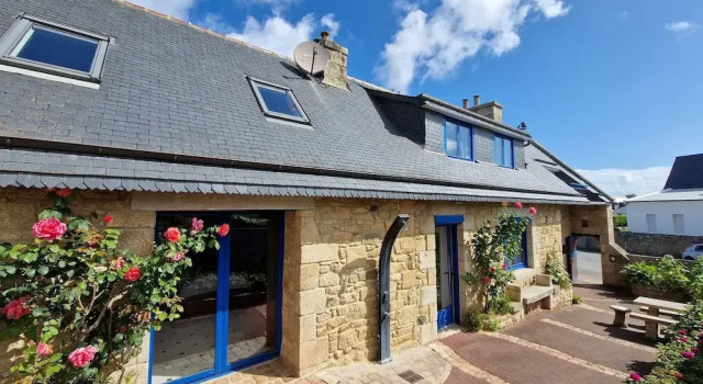 Коттедж Breton Holiday Home With Fantastic sea View