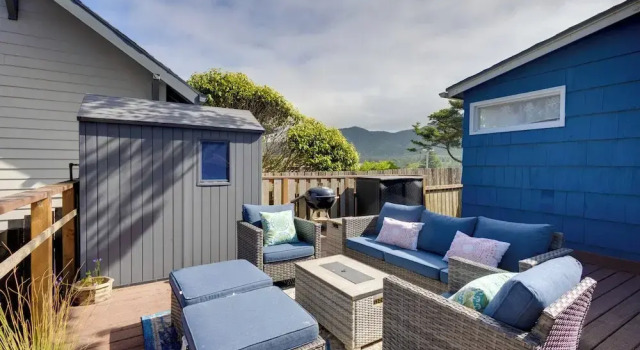 Коттедж Walk to Shore: Rockaway Beach Retreat w/ Hot Tub!