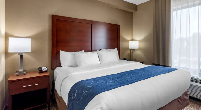 Двухместный люкс Comfort Suites Manchester near Arnold AFB