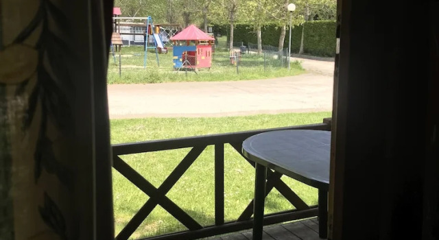 Бунгало Comfort с 2 комнатами с видом на горы Camping Pirinenc