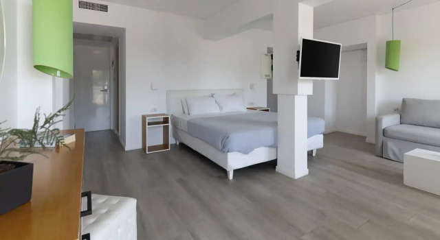 Полулюкс с видом на бассейн Marathon Beach Resort