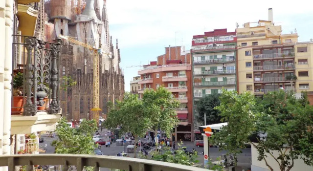 Семейные апартаменты с 2 комнатами с балконом Gaudi Sagrada Familia