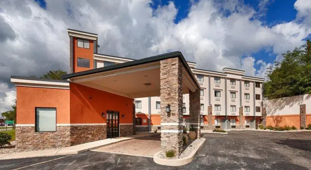 Кровать в общем номере Best Western University Inn at Valparaiso