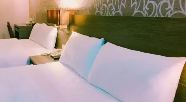 Четырёхместный номер Standard 巴黎商旅 Paris Hotel