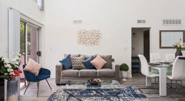 Апартаменты Luxury Luxurious 2BD & Den Hollywood Apartment