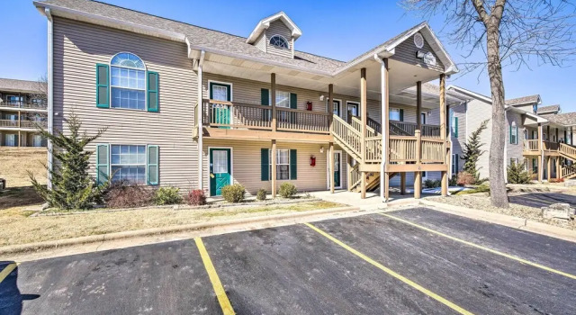 Charming Condo w/ Deck, 4 Mi to Branson Strip