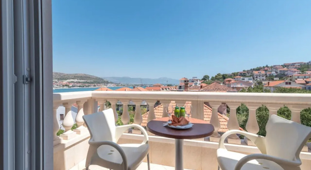 Трёхместный номер Standard с балконом Hotel Trogir Palace