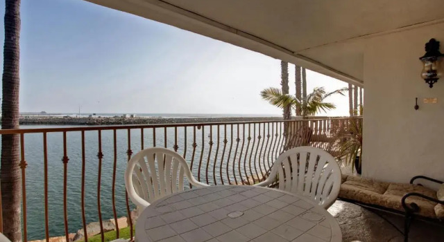 Люкс Deluxe с 2 комнатами Oceanside Marina Suites - A Waterfront Hotel