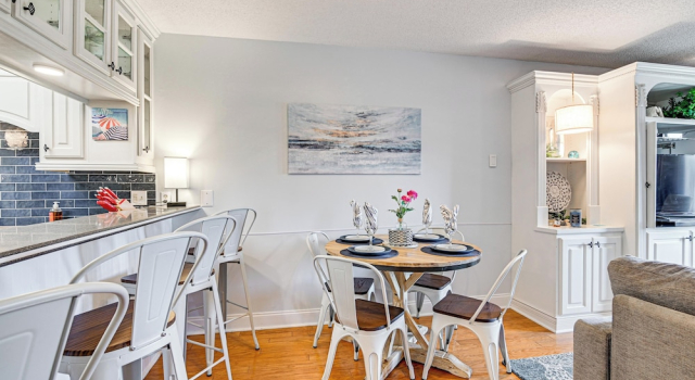 Апартаменты с 2 комнатами с балконом Ocean Access & Balcony: Surfside Beach Condo