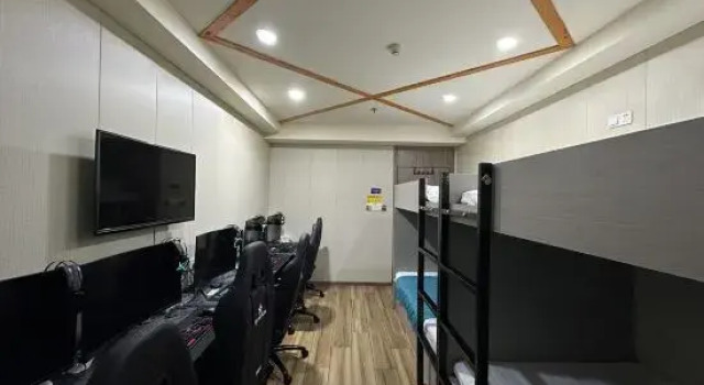 Кровать в общем номере Ant E-Sports Hotel (Huai'an University Town Hancheng Plaza)