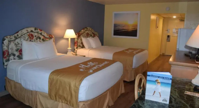 Четырёхместный семейный люкс Days Inn by Wyndham Panama City Beach Beachfront Resort