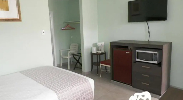 Люкс Luxury Royal Canadian Motel