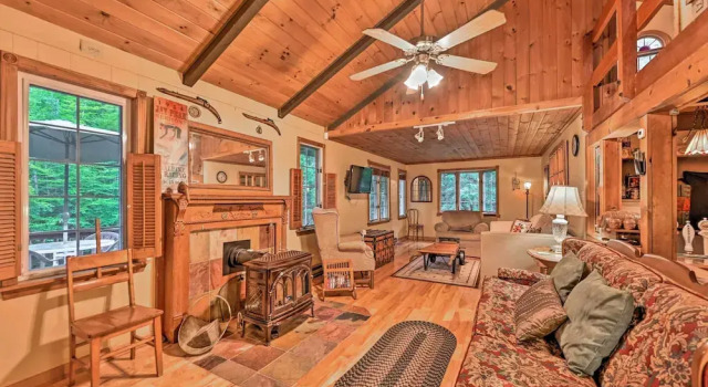 Beautiful Jay Peak Home Near Creek & Waterfalls!, Rezervovat Rekreační dům Jay Jay Peak