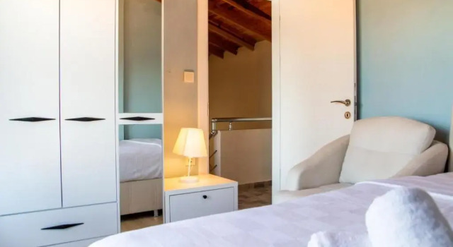 House in Mordogan With Sea and Mountain View, Rezerwuj Hotel Hotele w Karaburun z parkingiem, Parking