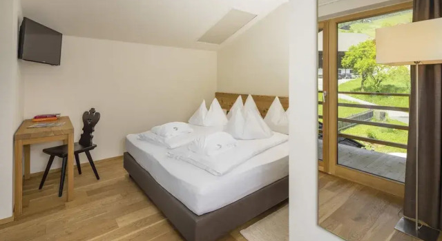 Двухместный номер Standard с балконом Hotel Arvina