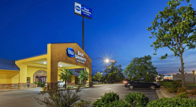 Кровать в общем номере Best Western Inn & Suites