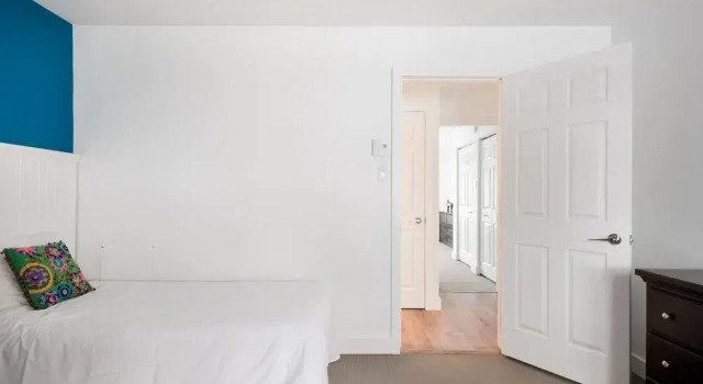 Commodious Condominium in Tranquil Lakeside Setting, Rezervasyon Daire Mont-Tremblant Village 