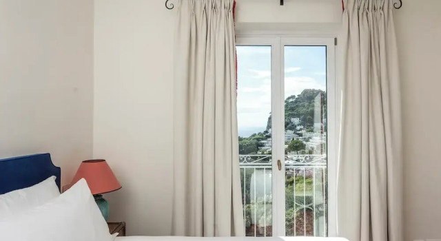 Suite with city view Villa Helios Capri - Small Luxury Hotels of the World