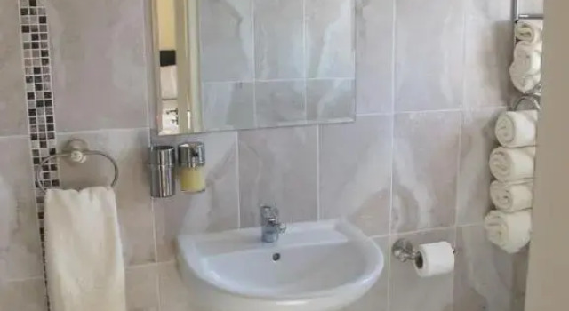 OLearys Lodge, Book Hotel Hotels in Clare with Parking, Parking