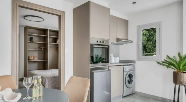 Sanders Crystal - Lovely  2-bdr Apt w Balcony, Prenota Hotel Larnaka Larnaca Region