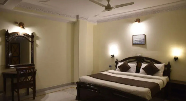 Hotel Swarn Palace by OYO Rooms, Забронировать Отель Отели штата Химачал-Прадеш с завтраком, Завтраки
