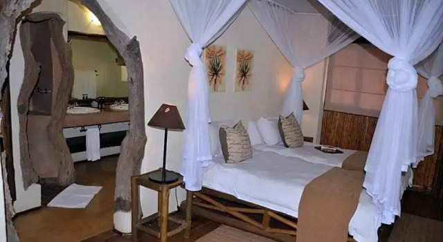 Moholoholo Forest Camp, Prenota Hotel Hoedspruit 