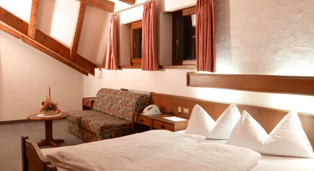 Трёхместный номер Standard Hotel Weisses Lamm