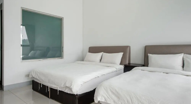 Standard quadruple chambre avec balcon Quan Ming B&B