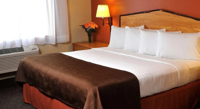 Двухместный номер Deluxe AmericInn by Wyndham Oswego