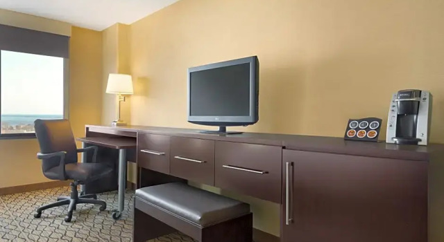 Двухместный номер Premium с видом на озеро Holiday Inn & Suites Duluth-Downtown by IHG