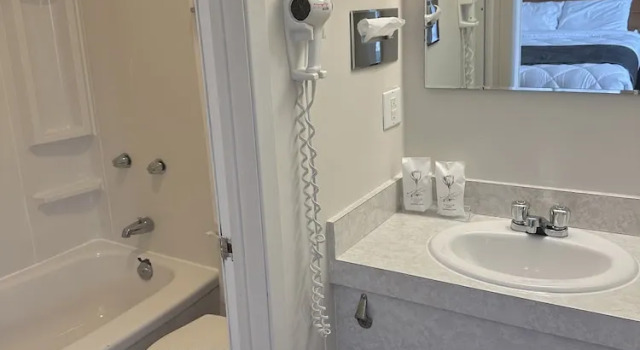 Четырёхместный номер Standard Motel Carleton Sur Mer