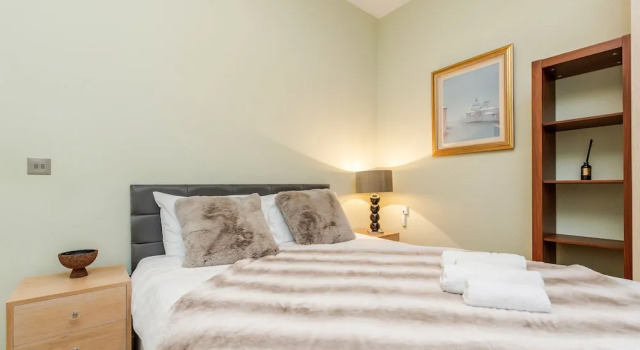 Апартаменты Luxury с 3 комнатами Stylish 3 Bed 3 bath in Kens High St