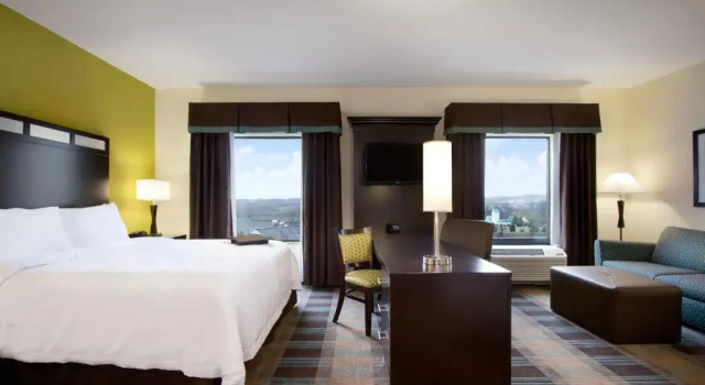 Люкс Hampton Inn & Suites York South