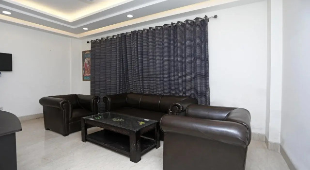 OYO 14765 Amar Villa, Забронировать Вилла Отели Нью-Дели с завтраком, Завтраки