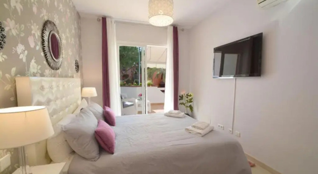 Luxury beach side apartment in Marbella Playa, Забронировать Апартаменты/квартира Отели Марбелья с бассейном, рядом с Теннисный и спортивный клуб Don Carlos, Бассейн