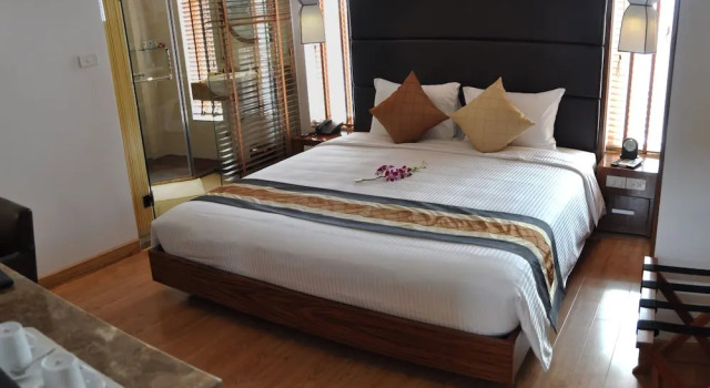 Номер Deluxe Elite Central Hotel Hanoi