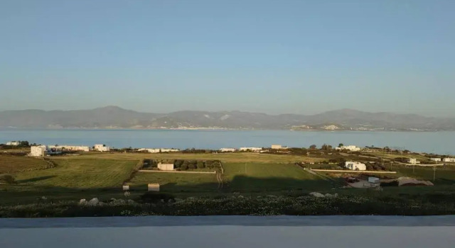 White House with Sea View, Prenota Hotel Ambelas Paro
