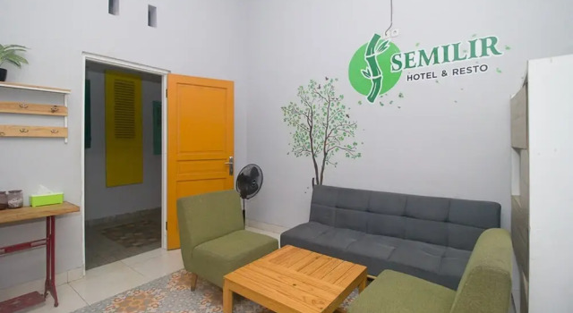 Semilir Hotel & Resto by Reddoorz Rooms, Buchen Sie Hotel Sampang Jawa Timur